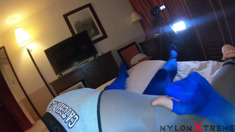 Nylon Xtreme: POV-cam nora luxia fitnessstudio graue strumpfhosen
