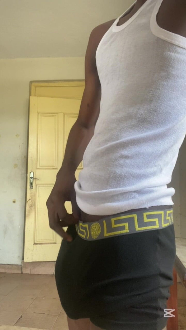 Slimniqqa: Ragazzo del college si masturba e spara carico di sborra