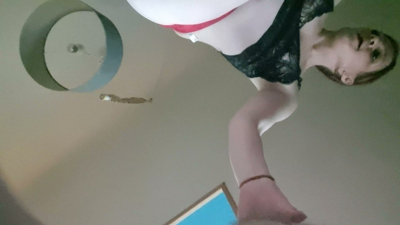 Bettycoquine: أمسكت بحبيبي من مؤخرته وهو يحب حبيبه