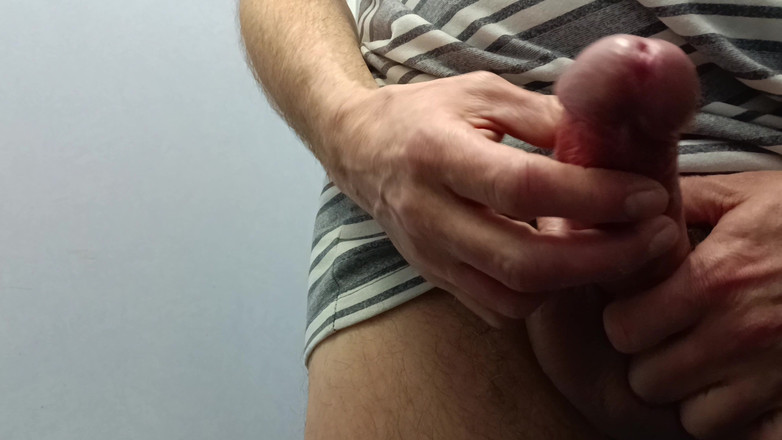 Rockardglans: 公衆トイレでおしっこ、オナニー、イカ、ジーンズを着てクローズアップ - ロッカード・ダディ