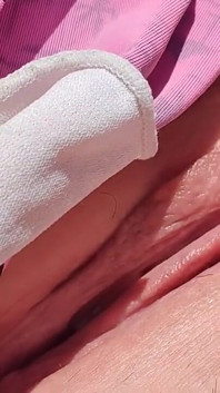 Necesito lengua en mi clítoris..... ¿Quién es voluntario a mi regreso?