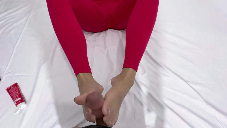 Jamsen: Trong footjob với tóc vàng để crot