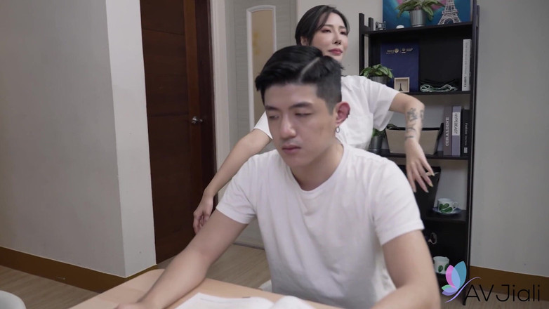 AV Jiali: Stacy je nadržená studentka, která přestane čas šukat svého učitele