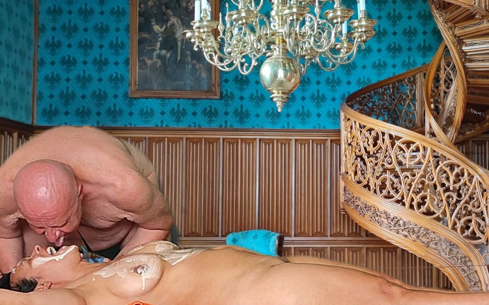 ADAMANDEVE: Самый горячий королевский массаж с Гарабасом и Olpr