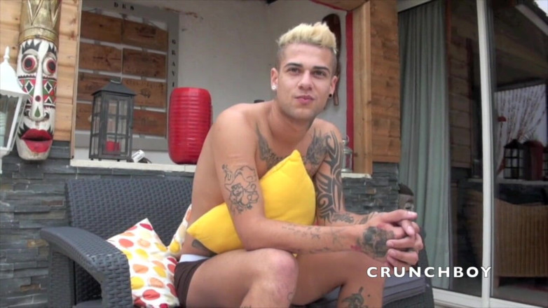 Sex humiliation with french lads: 포르노 스타 Mickey Taylor에게 따먹히는 트윈케