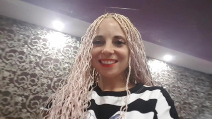 LarisaCum: Look at my new pigtails and my sexy red lipstick