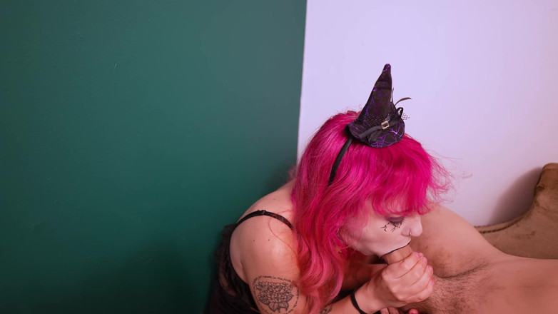 lilredvelvettt: La strega riduce il tuo cazzo e ti succhia