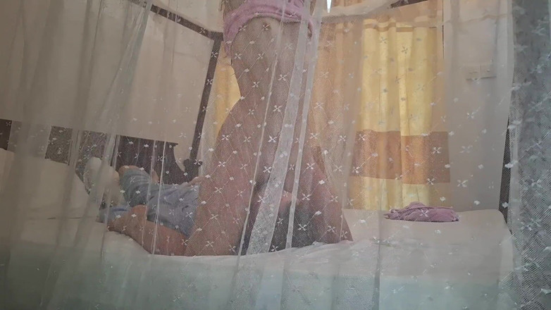 Karina_Doll: Сидячи на обличчі туриста в Таїланді і маючи множинні оргазми