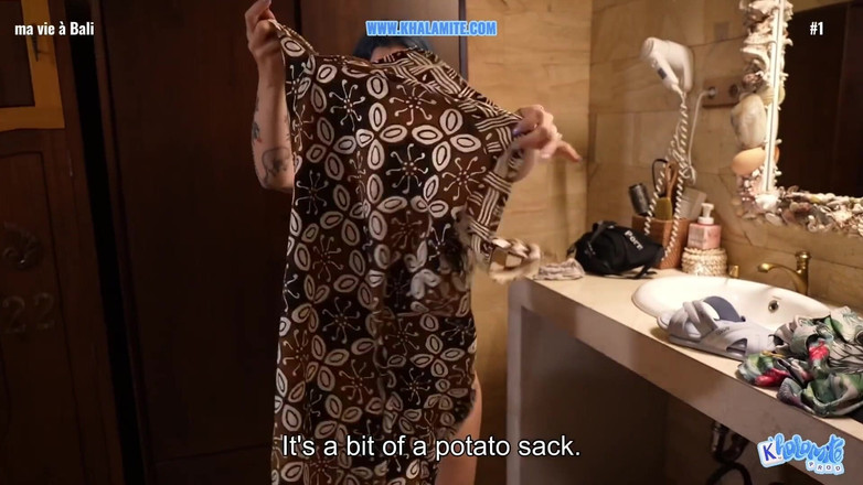 Khalamite: 他在巴厘岛操她的屁股 - 法语 alt vlog - 英文字幕
