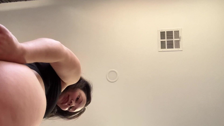 Lenna Lux: Bezwete gymzaal op gezicht zittende pov