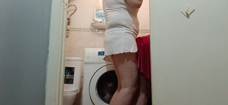 Lesbian-illusion: 当我丈夫工作时，我用穿戴式假阳具操我的邻居