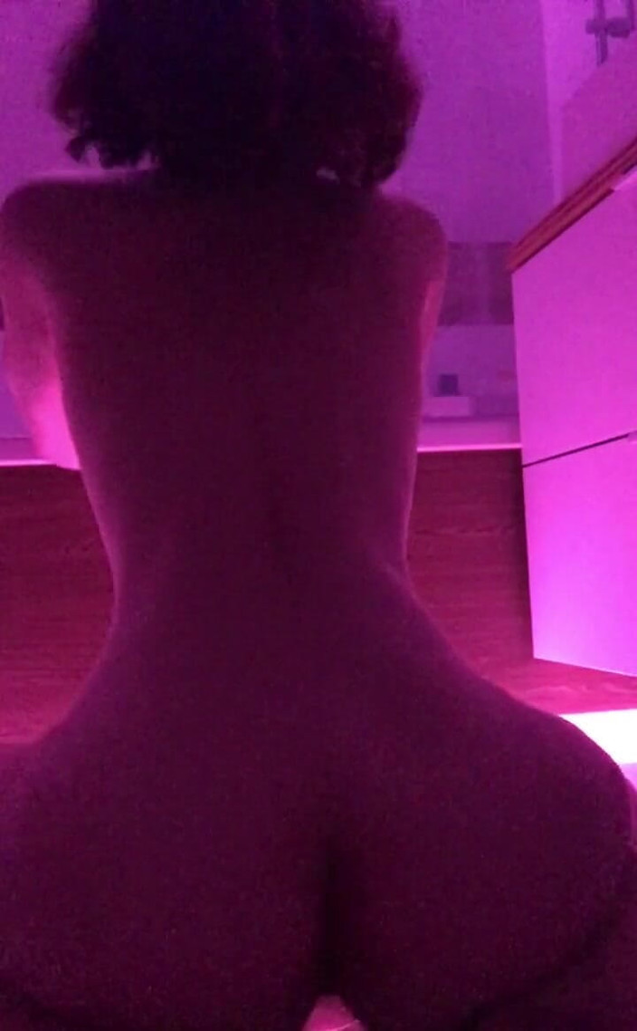 Soft Vulgar: Naprawdę uwielbiam mój dildo, ale nie porównuje się do prawdziwej...