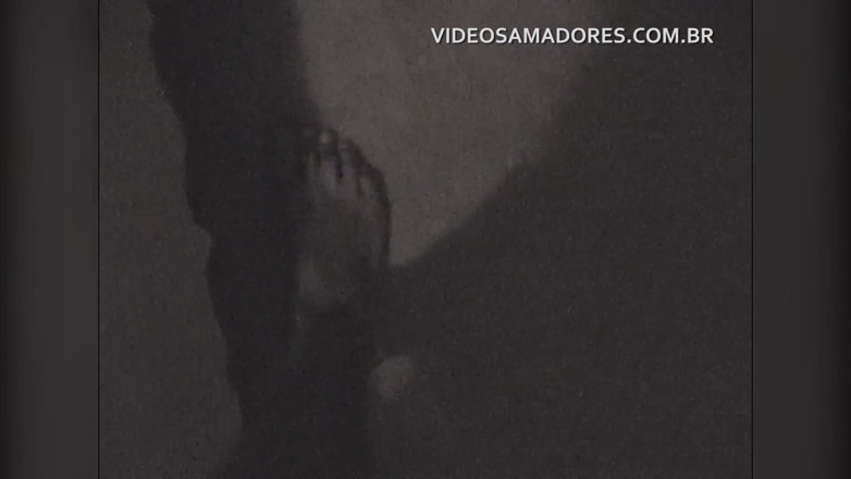 Amateurs videos: L'uomo prende la bionda cattiva a casa e le scopa...