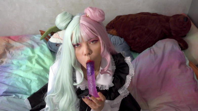 Furiyssh: 可爱的女仆furiyssh给玩具口交