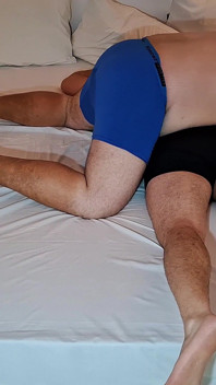 Bär wrestler gegen jobber im hotelzimmer