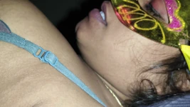 Desi sexy manželka políbená s sání prsou, indická žhavá sexy manželka, indická desi sexy hindský zvuk