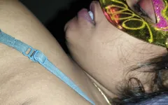 Une femme desi sexy se fait baiser en train de sucer ses seins, desi indienne sexy, audio en hindi