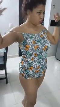 Ich habe ein Kit gekauft, um ihre nägel für meine stiefschwester zu machen, und sie ist sehr glücklich, aber ich sagte ihr, sie soll mich dafür bezahlen, indem sie mich zu einem porno-video macht