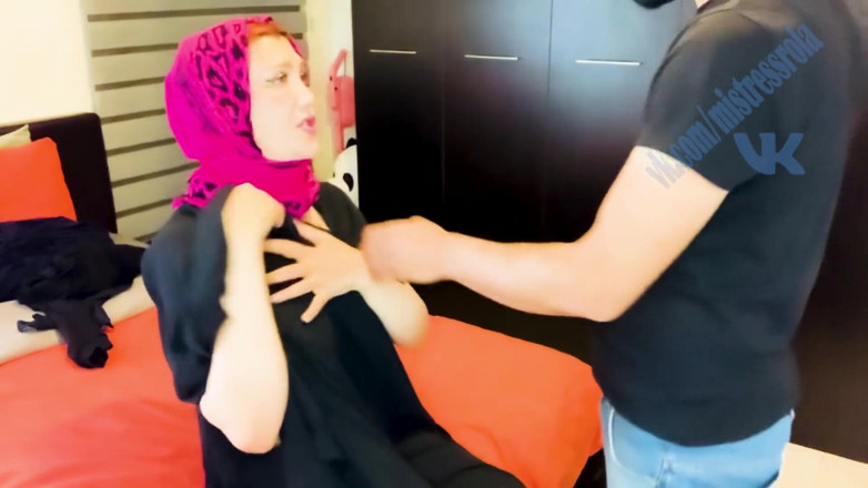 Mistressrola: Gadis Arab dengan saudara tirinya
