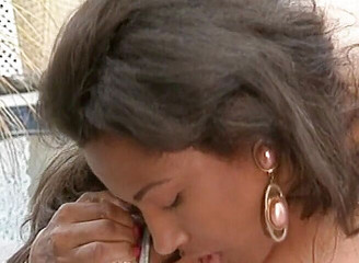 Lesbo Tube: Awek eboni yang luar biasa dijilat dan dijolok pepeknya di...