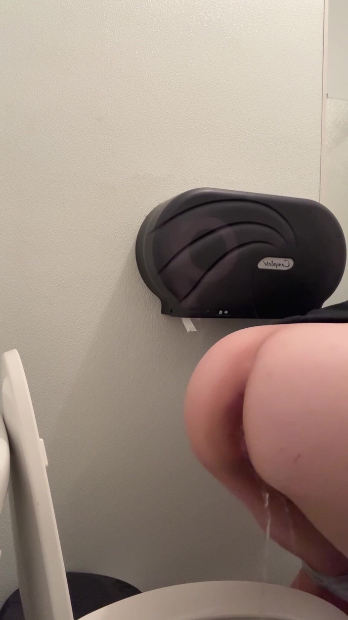 Mya Lane: Une Femme Sournoise Se Fait Baiser 3 Fois! Toilettes Publiques Sales...