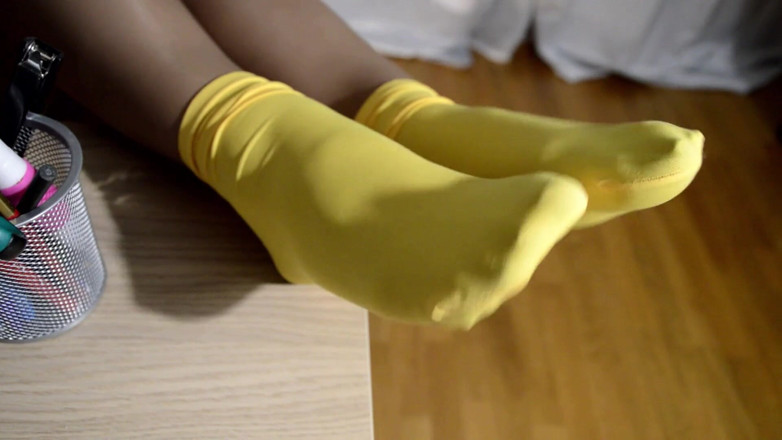 Mistress Legs: Kaus kaki kuning enak