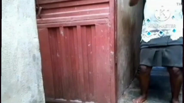Viporn sex bais: Řídí bez řidičáku a je ošukána africkým policistou
