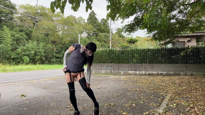 megu2002: Exposée dans des promenades dans un parc et sur des...