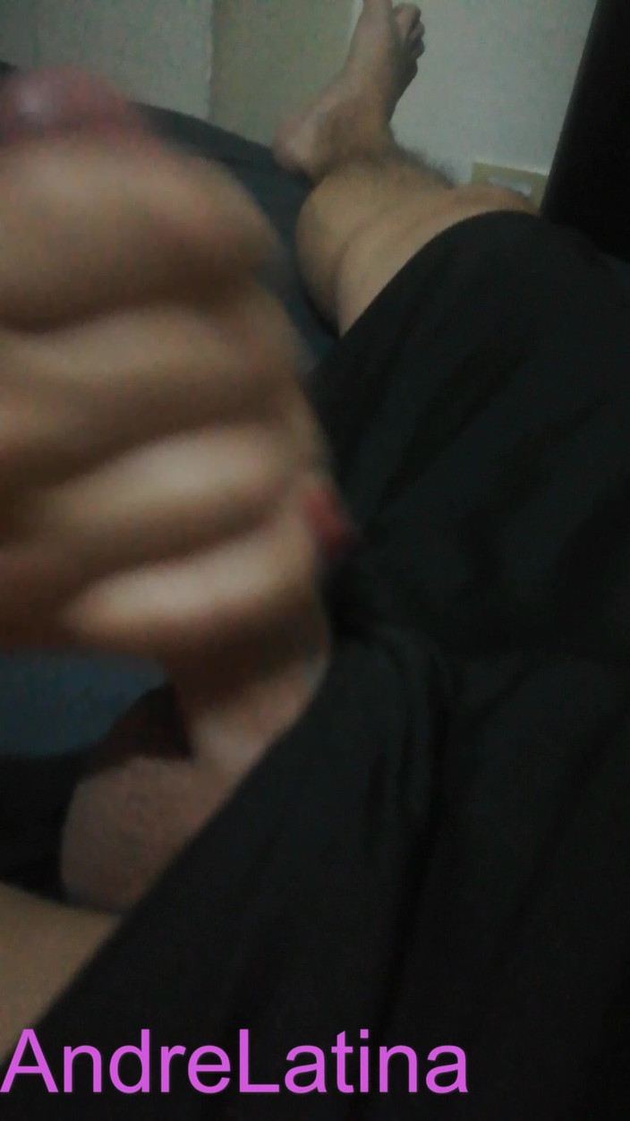 Gatita latina: Pomáhá mu masturbovat