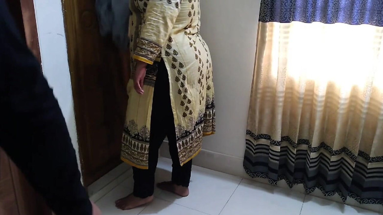 Aria Mia: Sabita Bhabhi se fait libérer son gros cul par son...