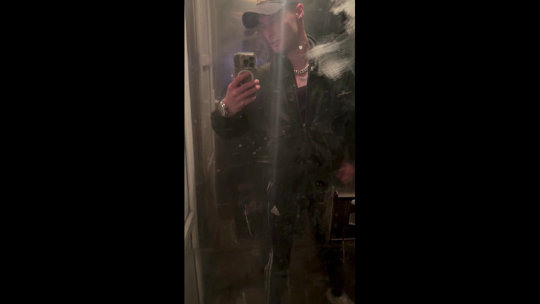KinkySirius: Gopnik Kinkysirius si masturba nel bagno sporco del treno
