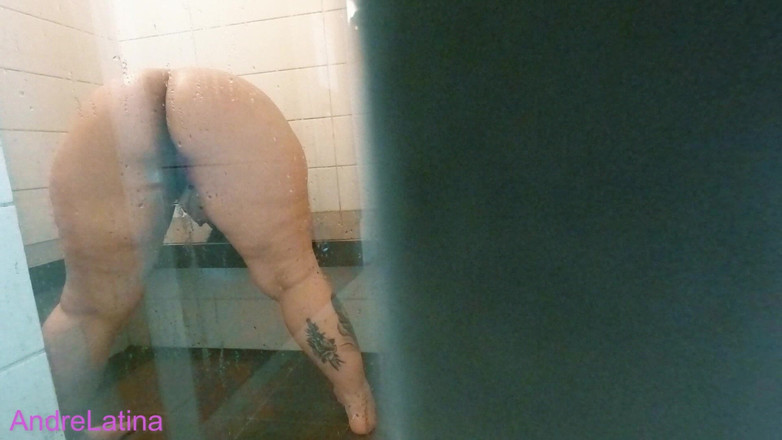 Gatita latina: Masturbuje, když je nadržená