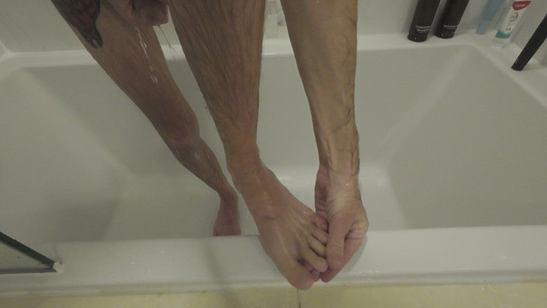 Big dick dadddy: I Need a Foot Slave to Worship My Feet in...