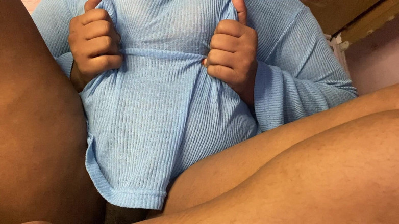 Angoori: Chica porno de pueblo se masturba mientras tiene un chat...