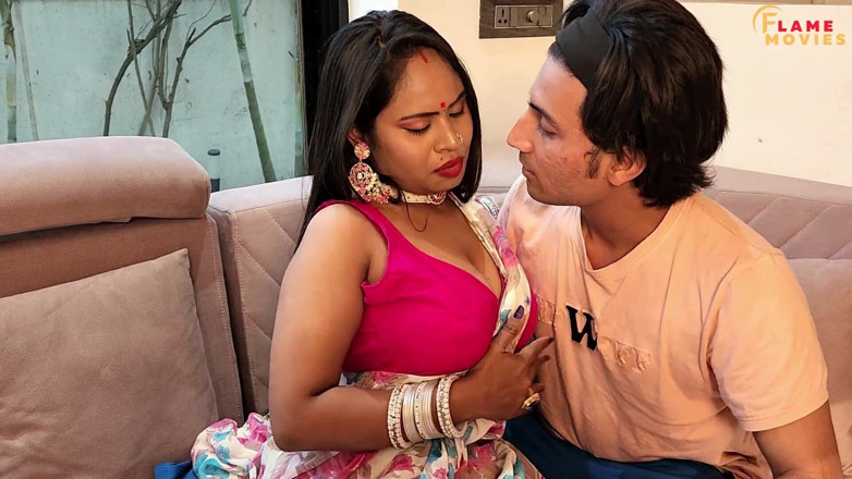 DesiHeat Studio: Desi Bhabhiハード性とインドDesi男の子