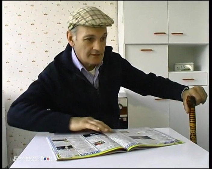 Rue Chaude: Bunicul o primește în secret când urmărește un cuplu tânăr care...