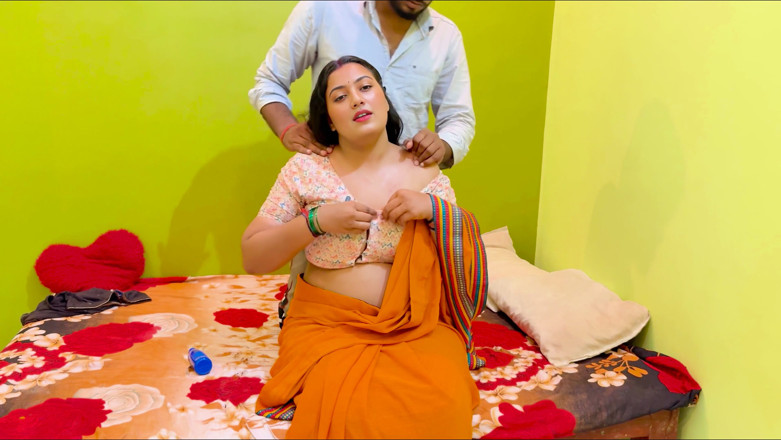 Hotty_ragini: Step mammi ko message karke unka dard kam kia , mummi...