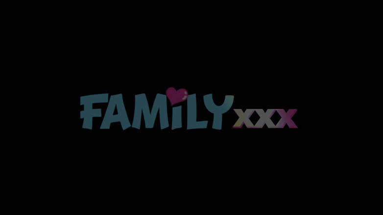 FamilyXXX: Velký bratr potěší lil nevlastní sestru Aria