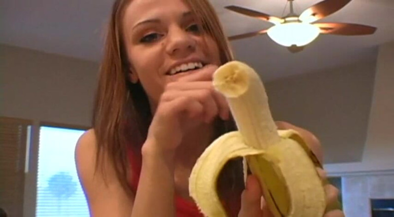 Femdom Austria: Tachinare cu banane