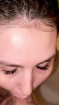 Stepmom Tries to Take It All in Her Mouth While Sitting in the Shower