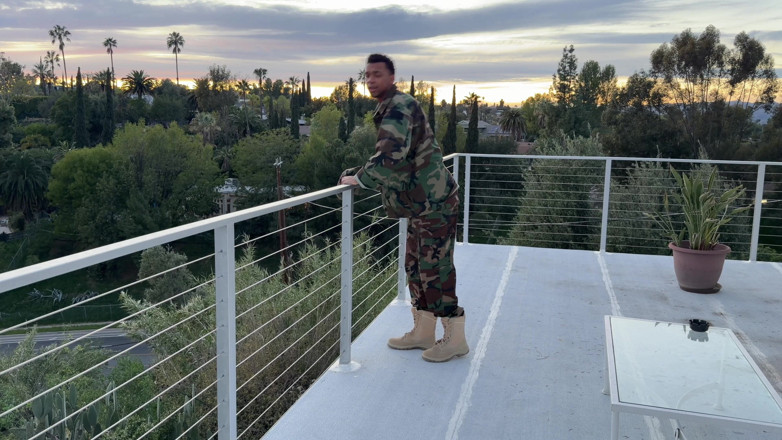 Calientehubxxx: Commander Denzel Commander Lilith Grace