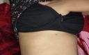 Desi Angel: Домашнє секс-відео з гарячими пестощами пальцями та мастурбацією індійської тітоньки милої дезі