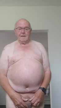 Desnudo en el baño