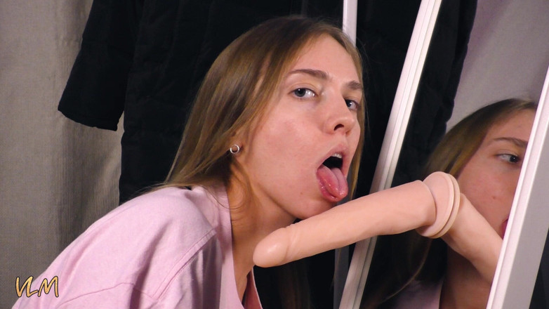 Vanilla studio: Big Ass Teen Victoria Sucking Dildo