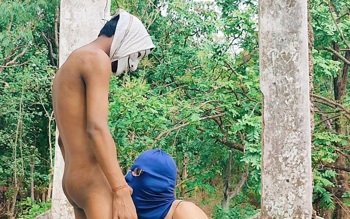 Tani: Indický ladyboy s výstřikem s velkým čůrákem