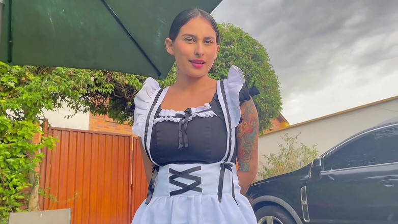 Jenifer Play: Hizmetçi patronun yarağını emmek istiyor - jeniferplay xxx porno