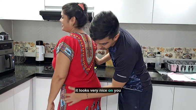 Aly: Aly arzularını tatmin etmek için iki adamla sikişiyor, o çok sürtük...