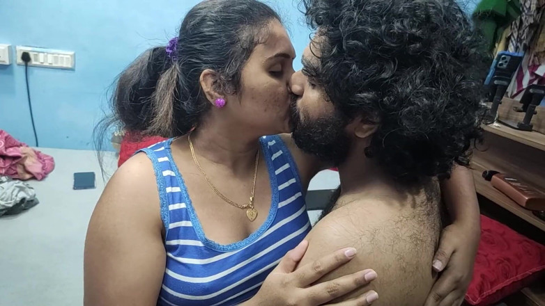Vaishnavysharunraj: Styvsyster Shimmy borttagning och heta bröst suger