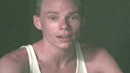 Young straight boy masturbation: Chico heterosexual auto chupa en el deporte