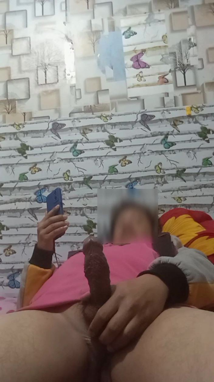 Talahib23: Teman baik anda yang suka melancap semasa menonton tetek.